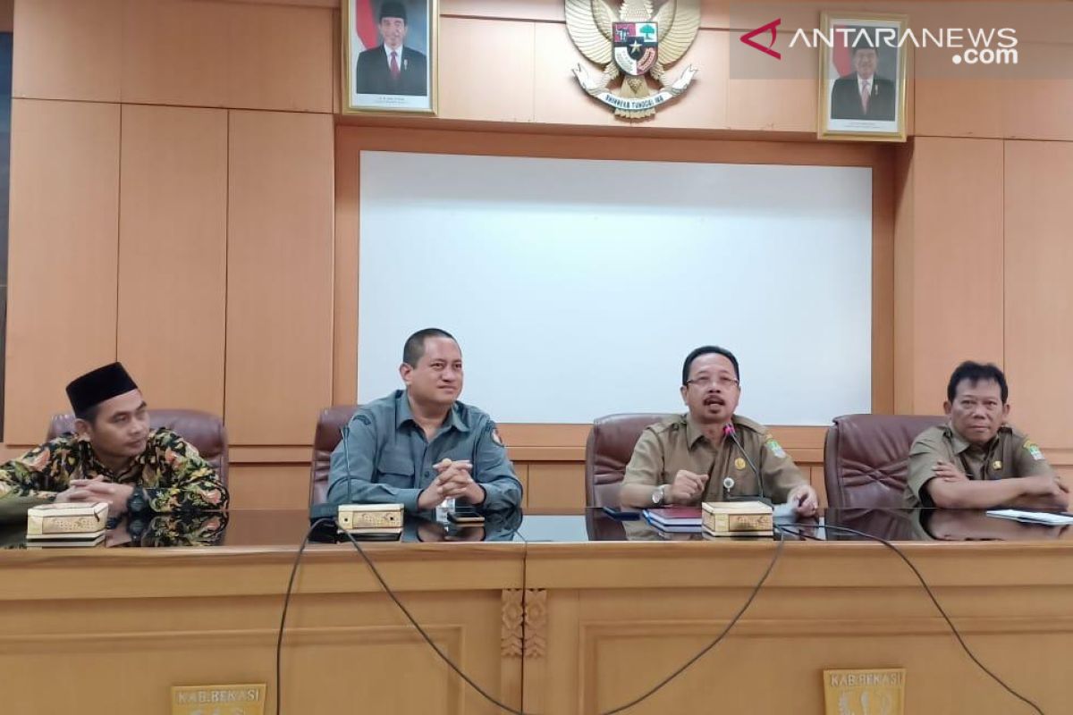 Satpol PP Bekasi diminta tertibkan APK