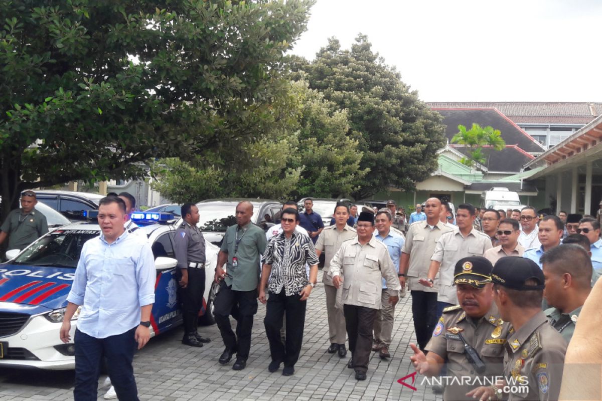 Prabowo menemui Sultan HB X di Kepatihan Yogyakarta