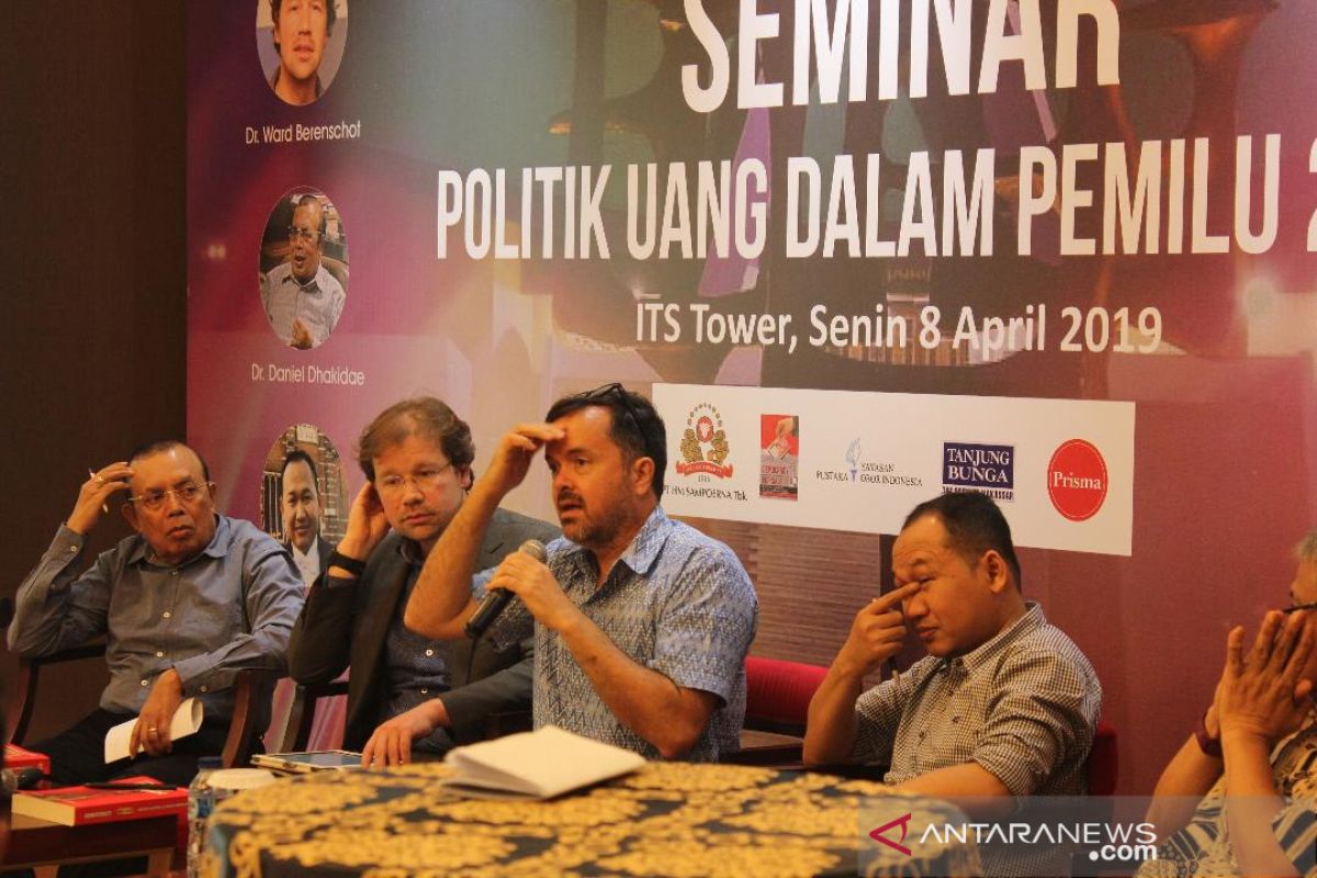 Peneliti: politik uang berpotensi ancam perekonomian negara