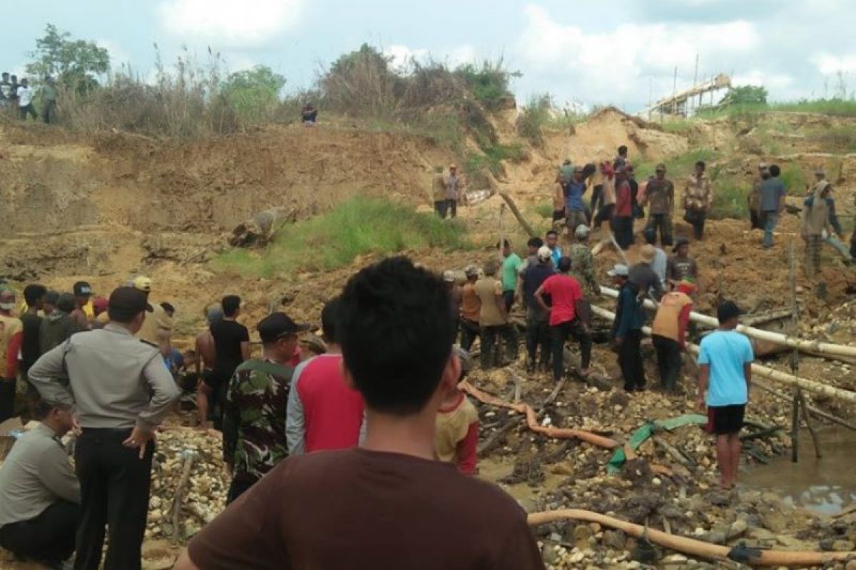 Seorang pendulang intan tewas tertimbun