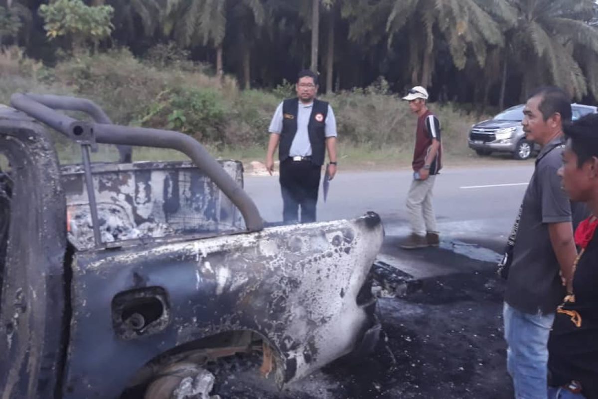 Ratusan surat suara hangus terbakar dalam mobil