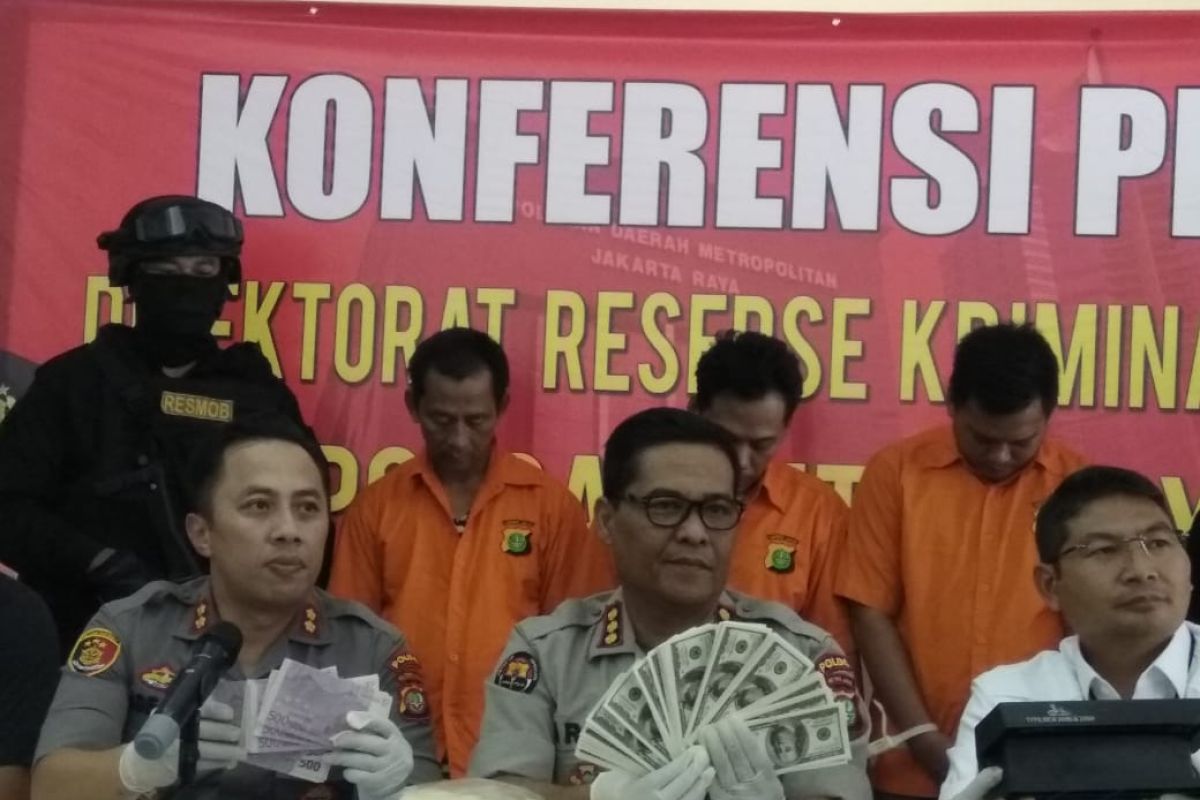 Tiga orang ditangkap terkait peredaran uang asing palsu