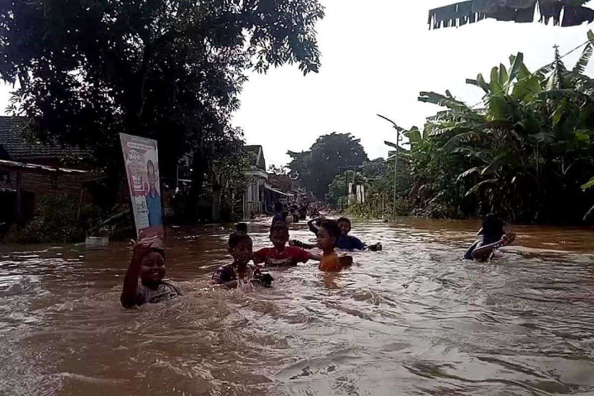 Tiga kecamatan di Jombang dilanda banjir
