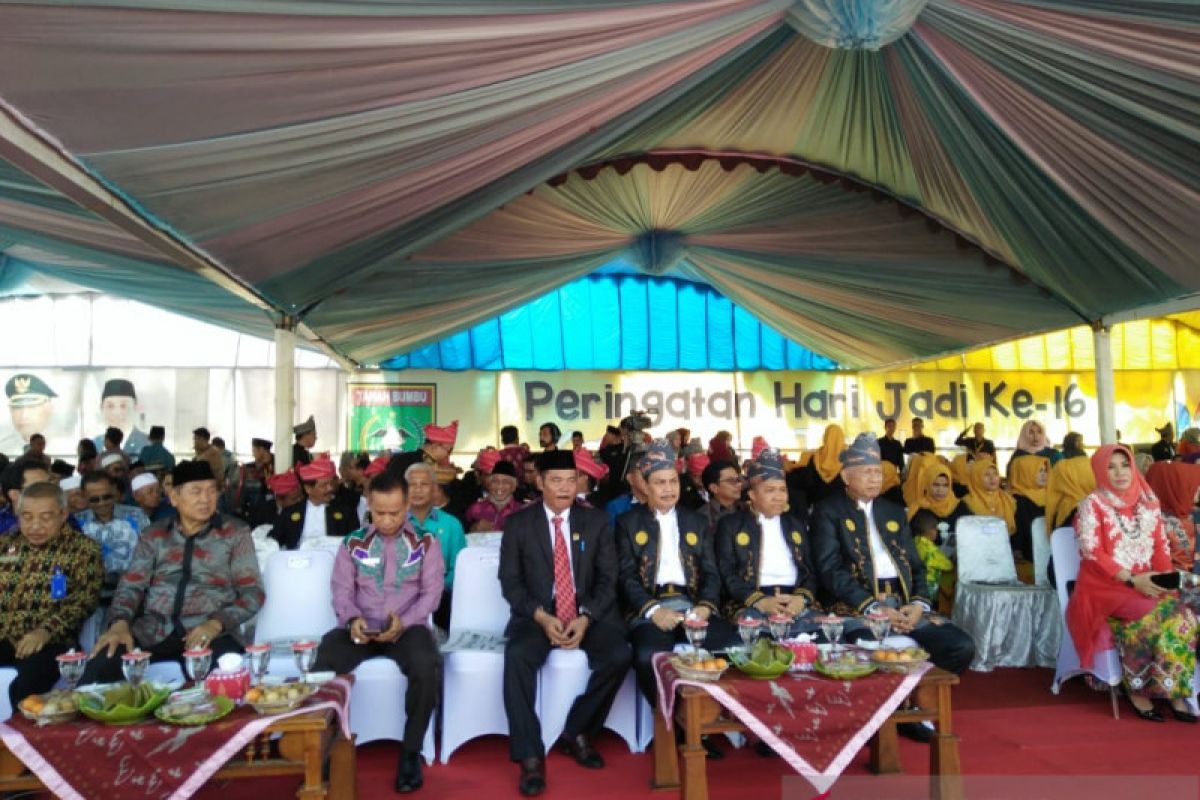 Bupati Tanah Bumbu terima penghargaan bidang pendidikan