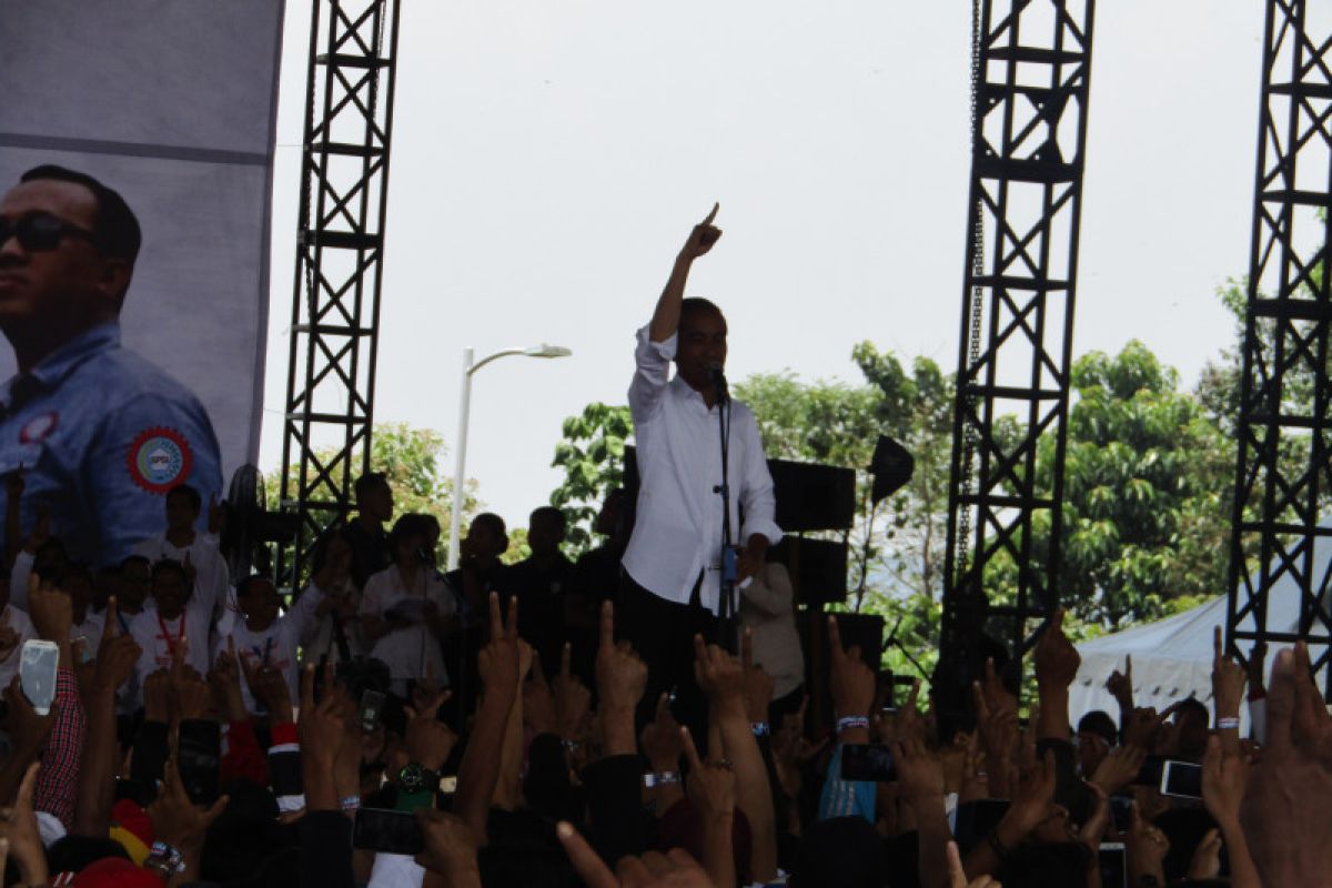 Jokowi sapa ribuan buruh di Soreang Bandung