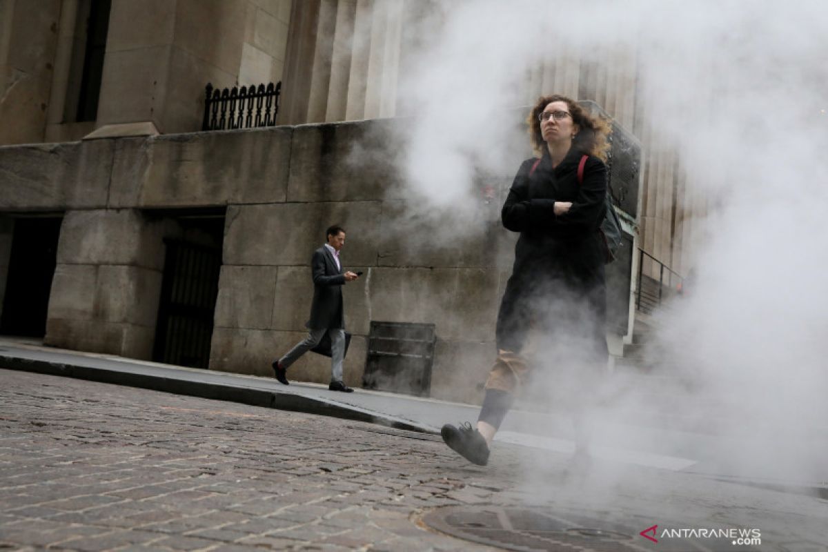 Wall Street ditutup jatuh di tengah risalah The Fed