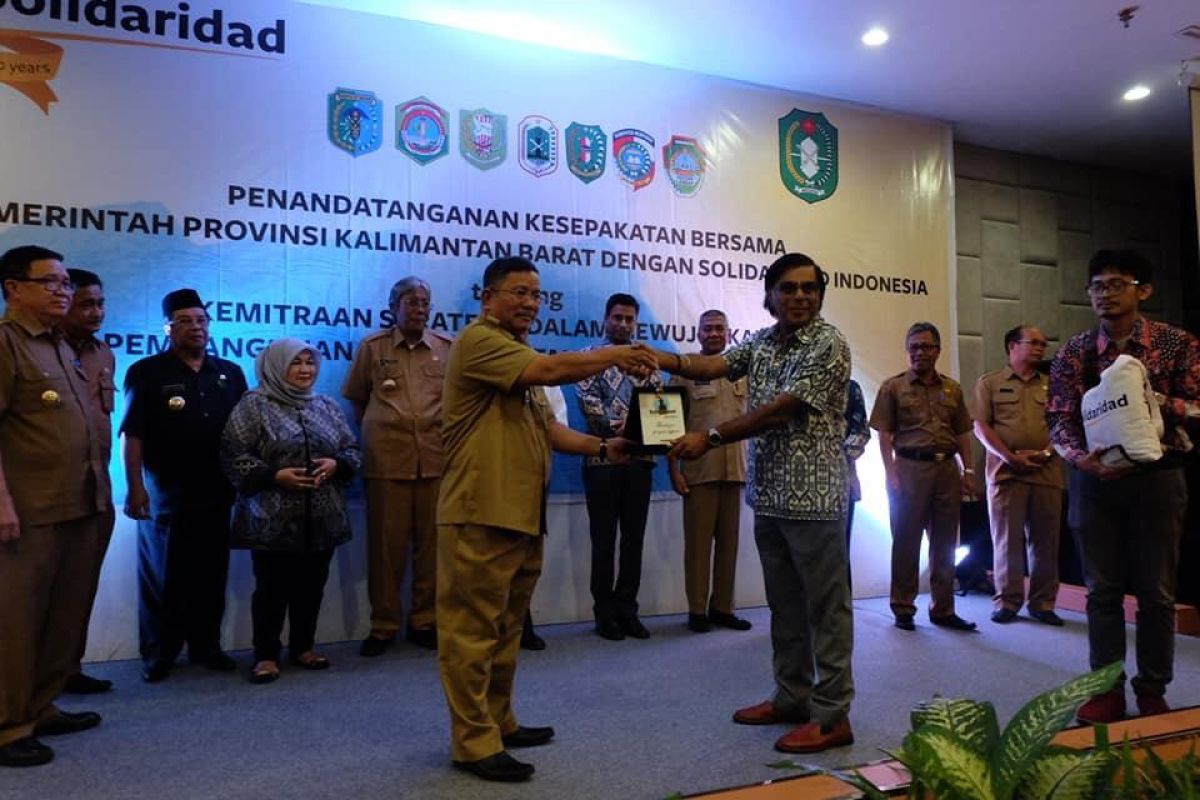 Bupati Sekadau saksikan penandatangan MoU Antara Pemrov Kalbar dan Solidaridad