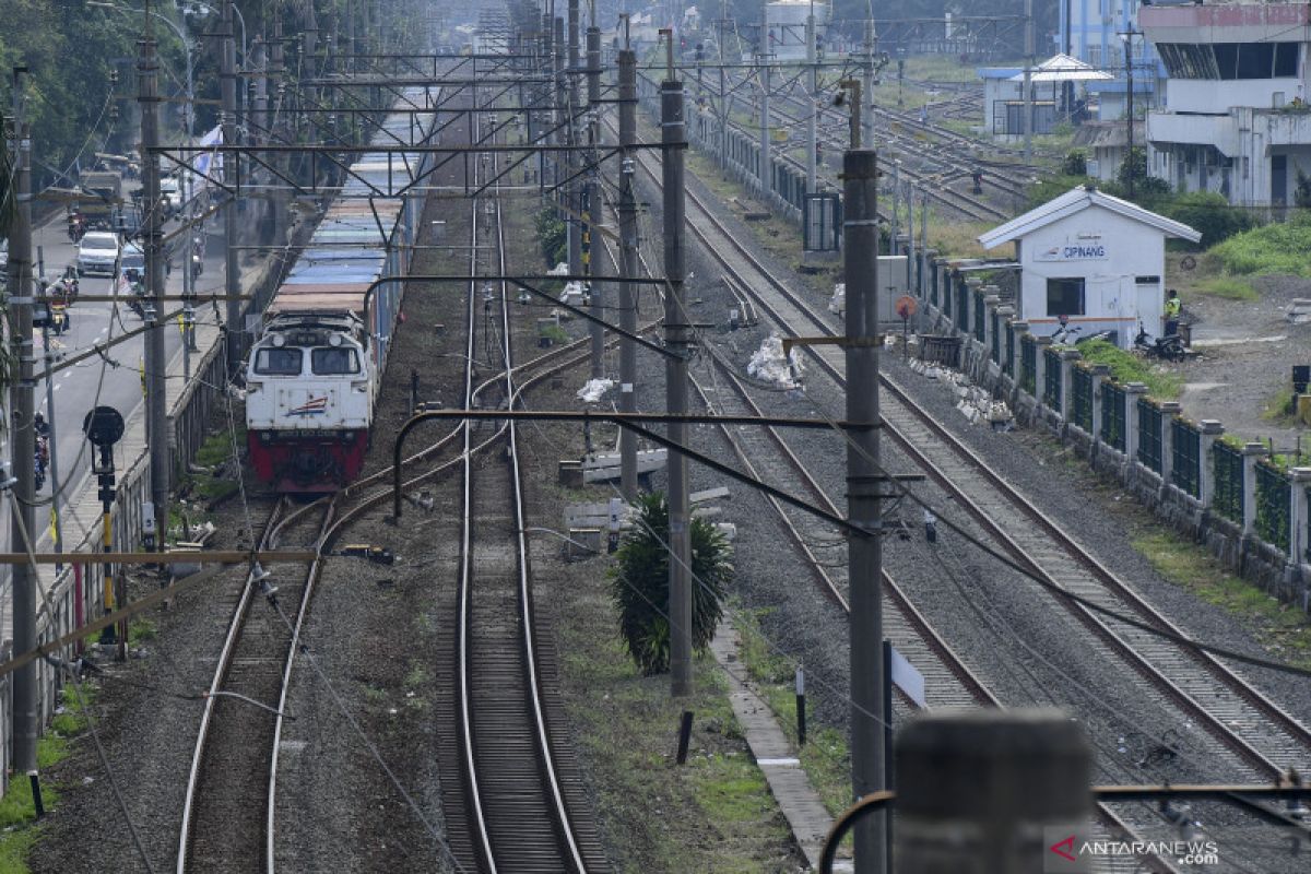 Sebanyak 1.570 perlintasan kereta di Jawa-Sumatera liar