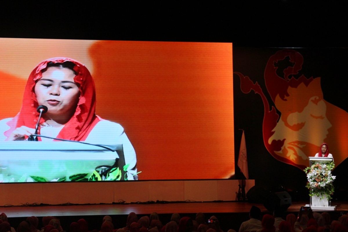 Jaga persatuan, Yenny Wahid ajak Srikandi pendukung Jokowi-Ma'ruf tebar senyum