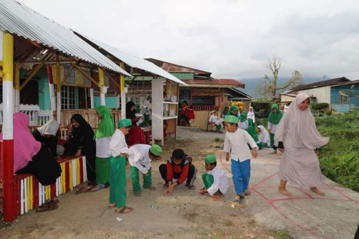 Orang tua harus paham pola asuh anak milenial