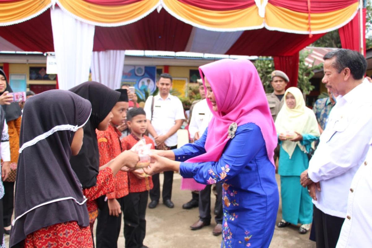 16 SD di Kabupaten Solok terima bantuan PMTAS pada 2019