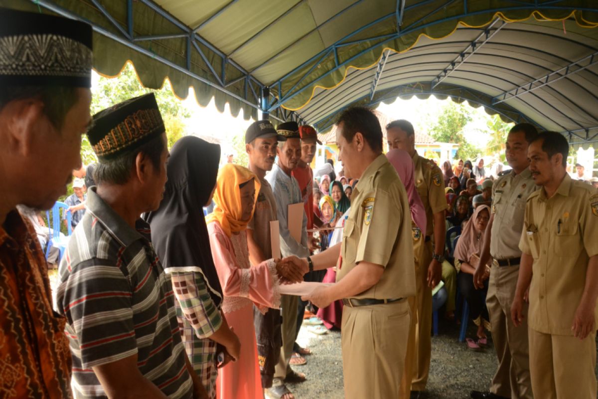 Pemkab Tanah Laut serahkan 499 sertifikat tanah