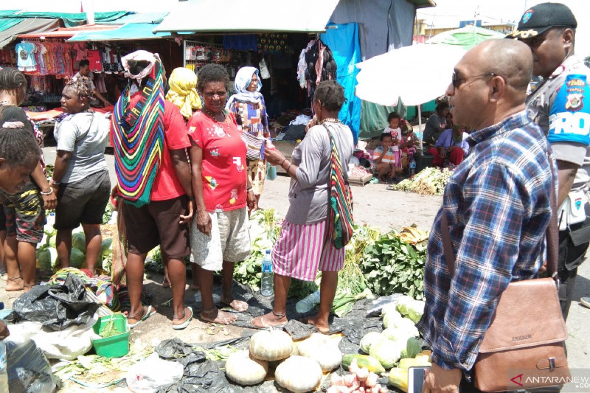 Bupati Mimika pimpin pemindahan pedagang ke Pasar Sentral