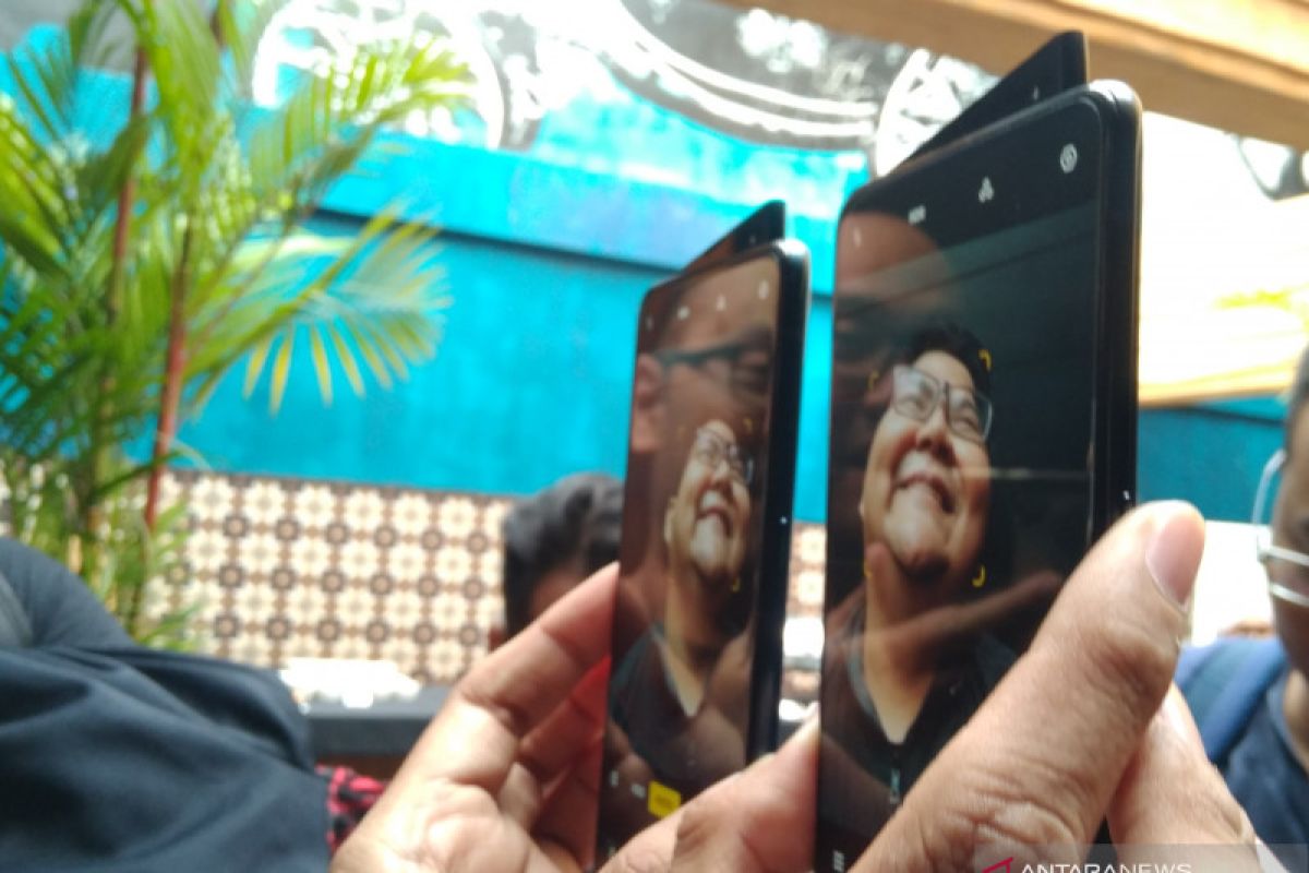 Oppo Reno 10x Zoom dibekali tiga kamera