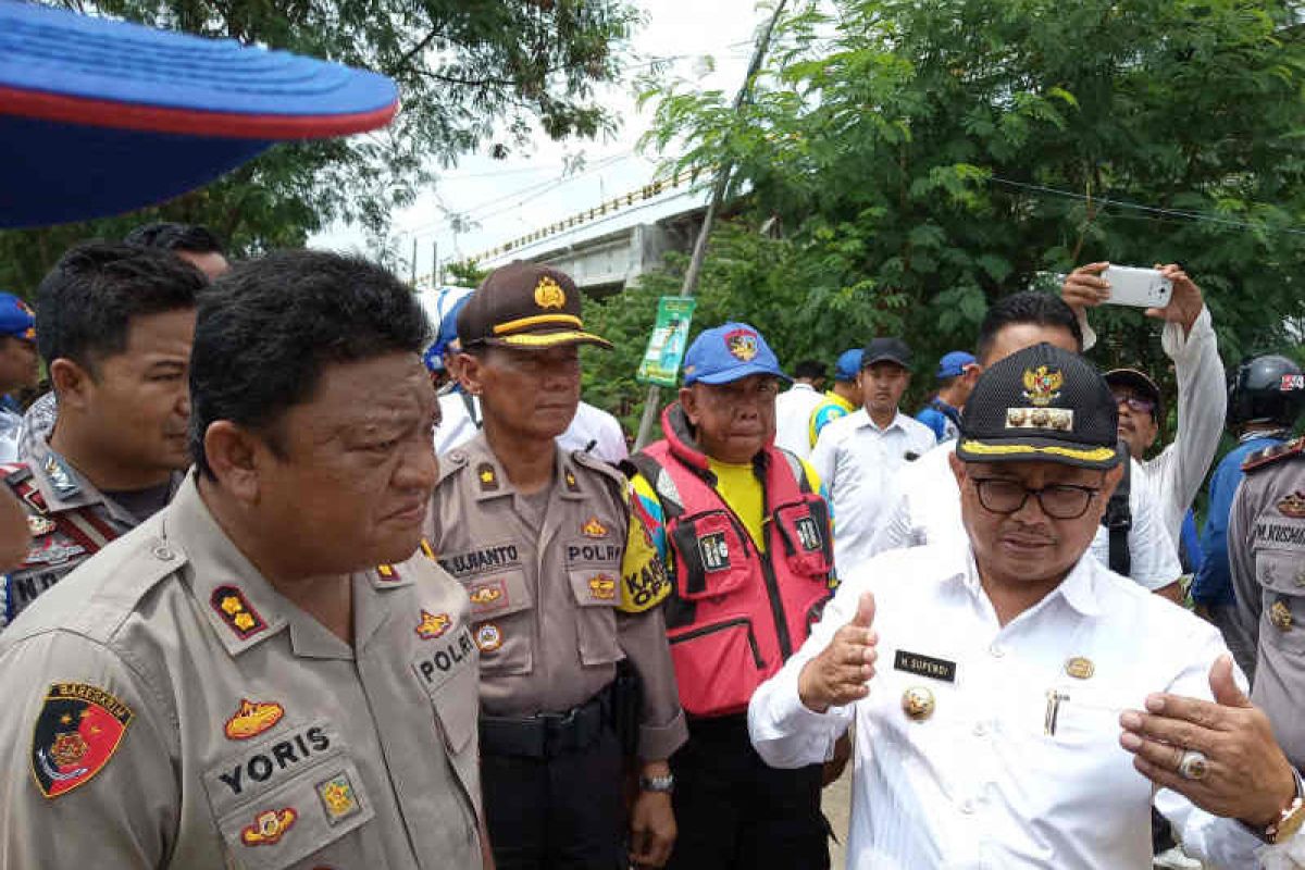 Jalan dibongkar untuk kurangi banjir Sungai Cimanuk Indramayu