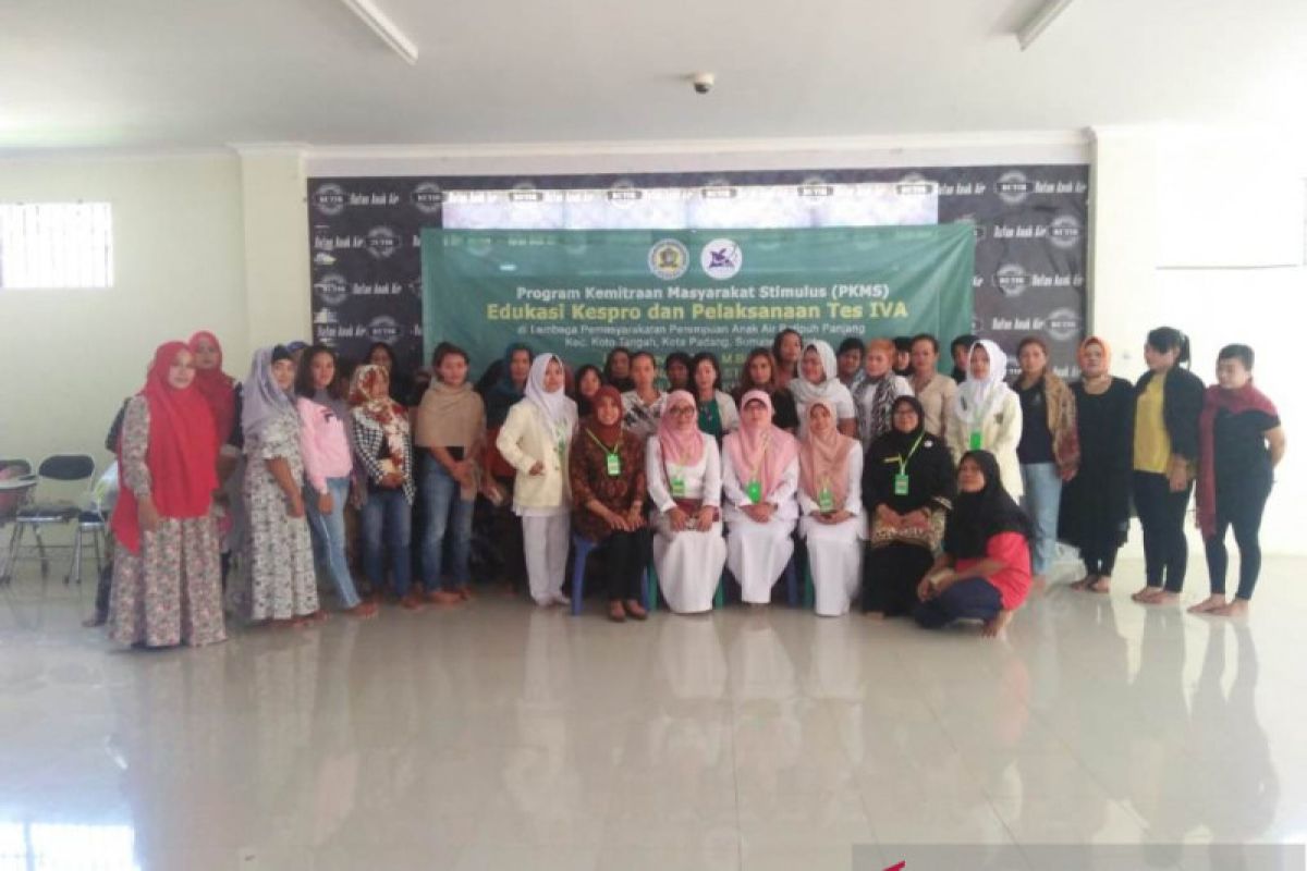 Edukasi kesehatan reproduksi dan pelaksanaan IVA di Lapas Perempuan Anak Air Padang