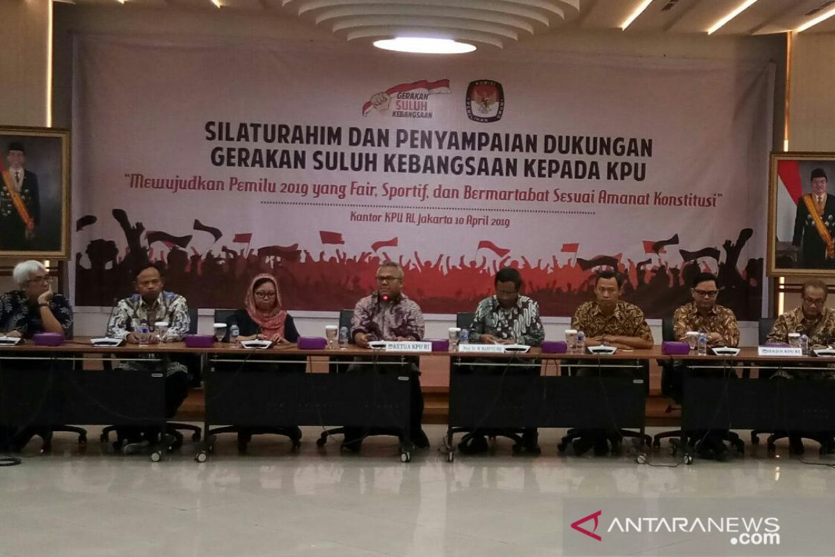 Mahfud MD dan kawan-kawan datangi KPU beri dukungan