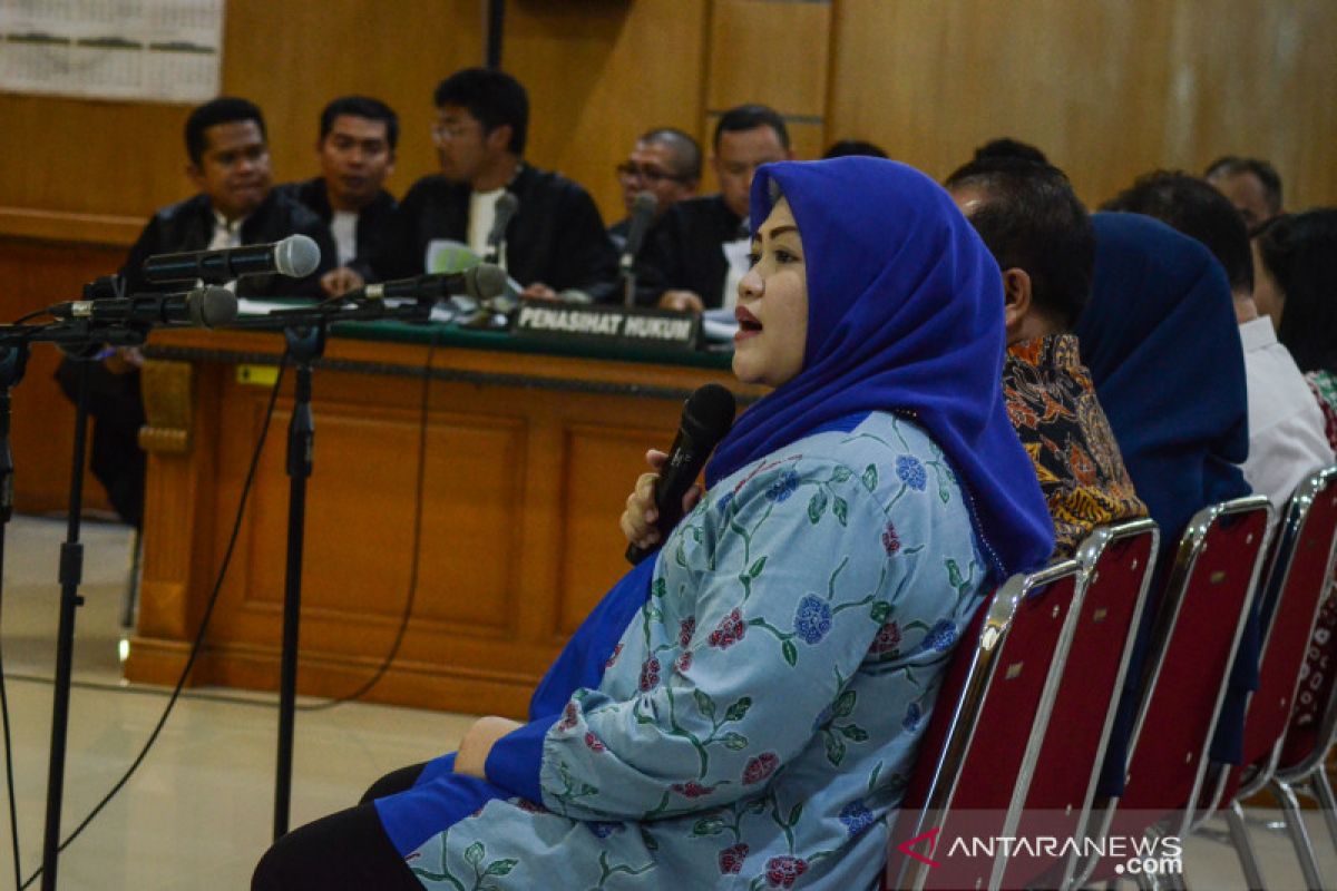 Neneng Yasin mengaku  terima Rp10 miliar dari Meikarta