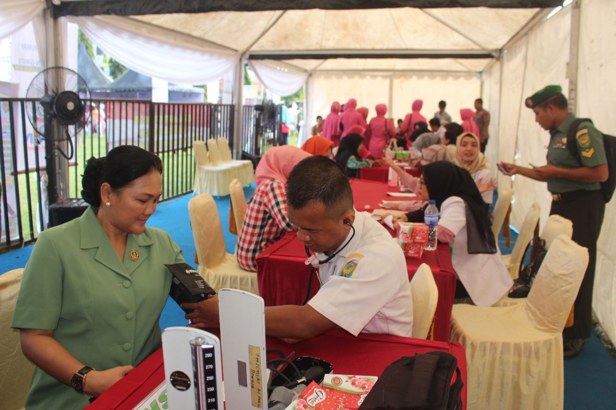 Ratusan warga antusias ikuti pengobatan gratis di Makorem 042/Gapu