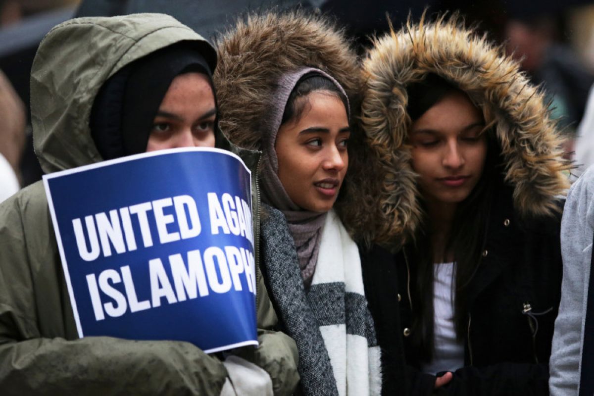Beberapa perempuan diserang dalam acara anti-Islamofobia