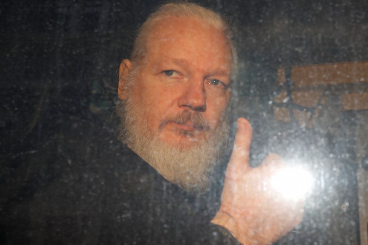 Ekuador bekukan kewarganegaraan Julian Assange