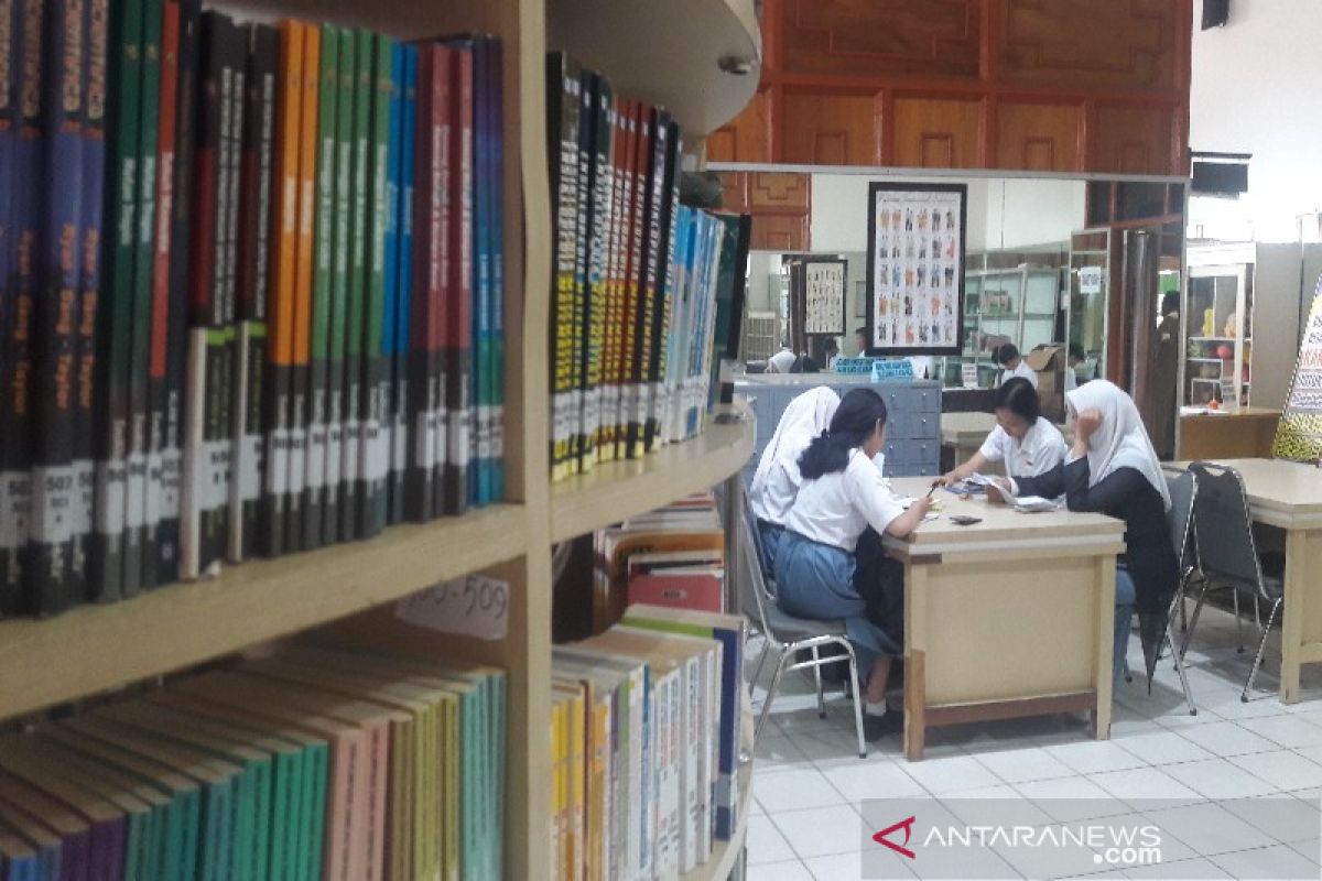 Musim ujian, tingkat kunjungan perpustakaan di Kalteng melonjak