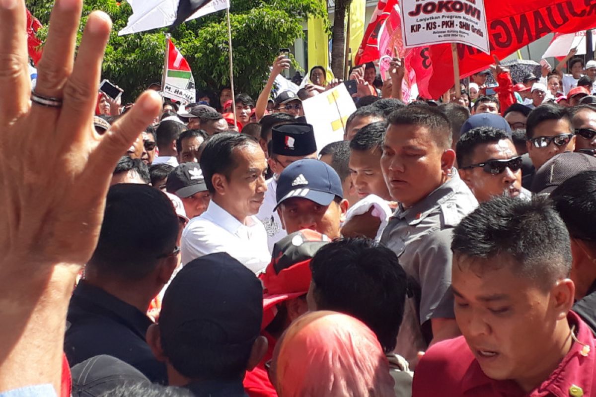 Jokowi disambut meriah warga Depok