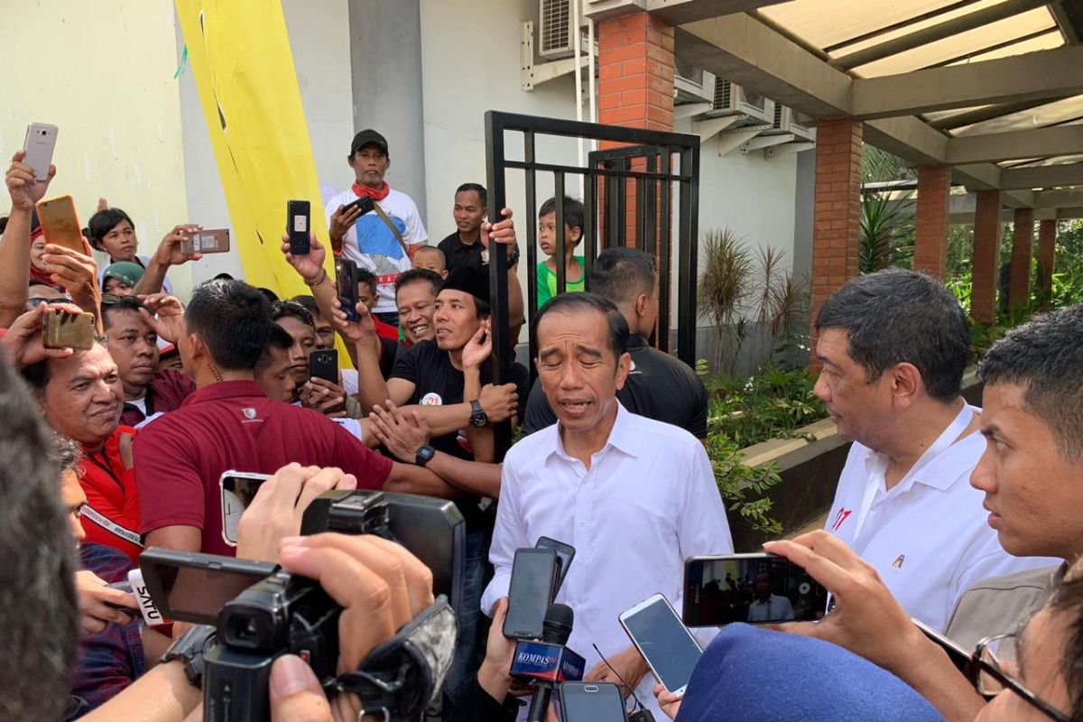 Jokowi bantah ada surat suara di luar negeri yang sudah dihitung