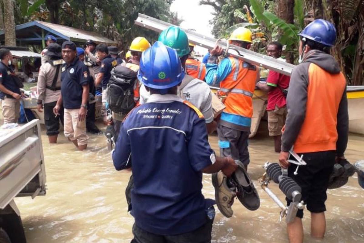 PLN Papua benahi tower transmisi pascabanjir bandang