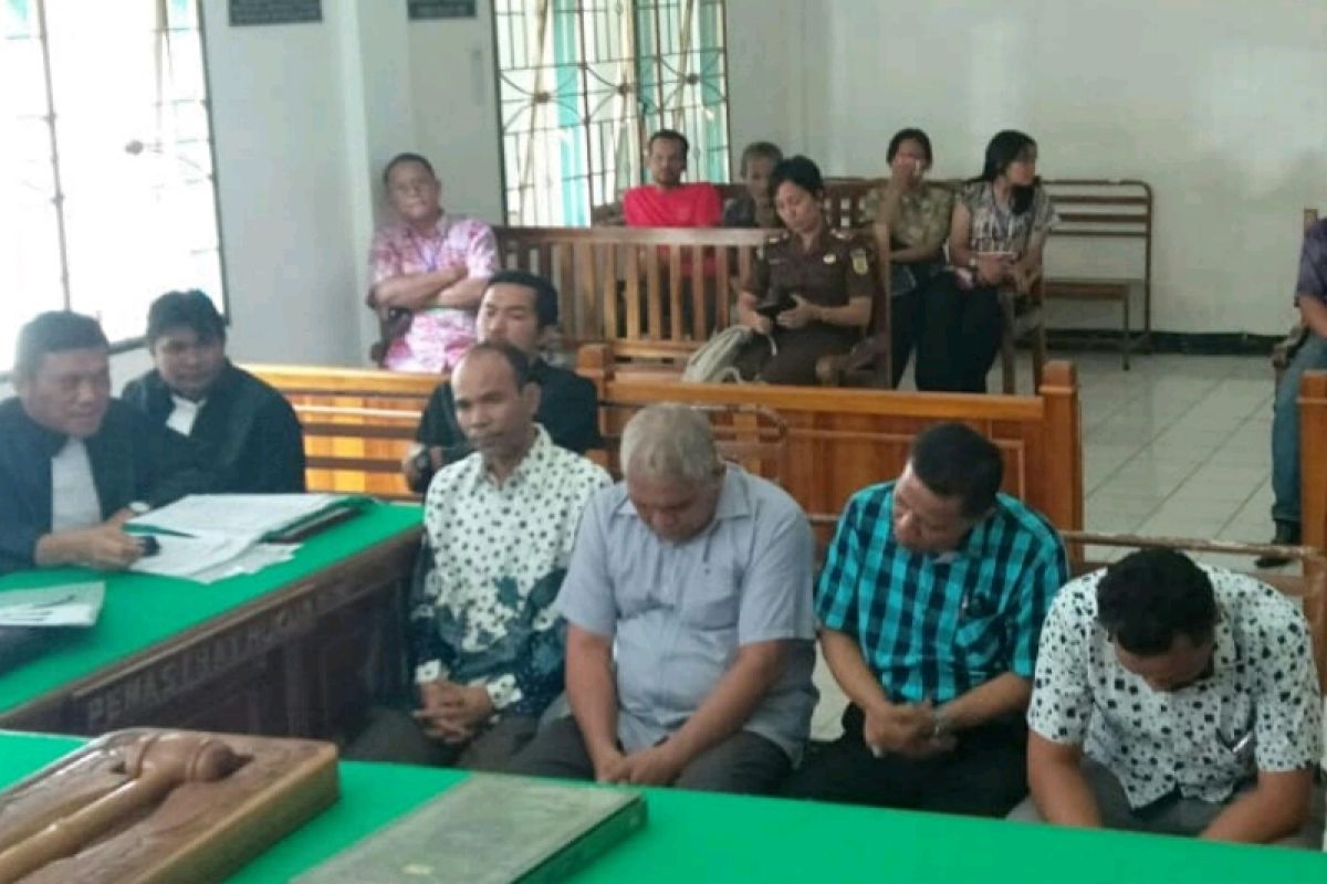 Empat anggota DPRD Tapteng diadili dalam perkara korupsi