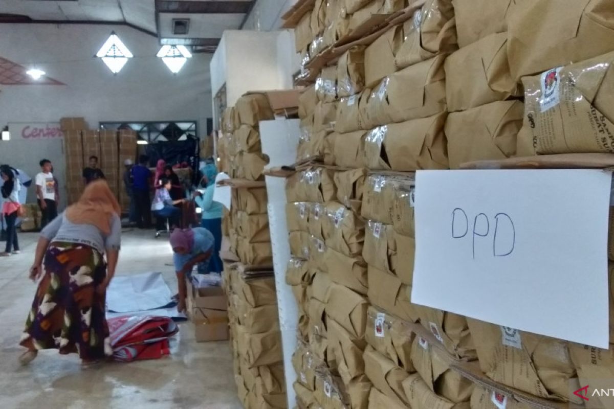 KPU Jatim percepat distribusi logistik kekurangan surat suara