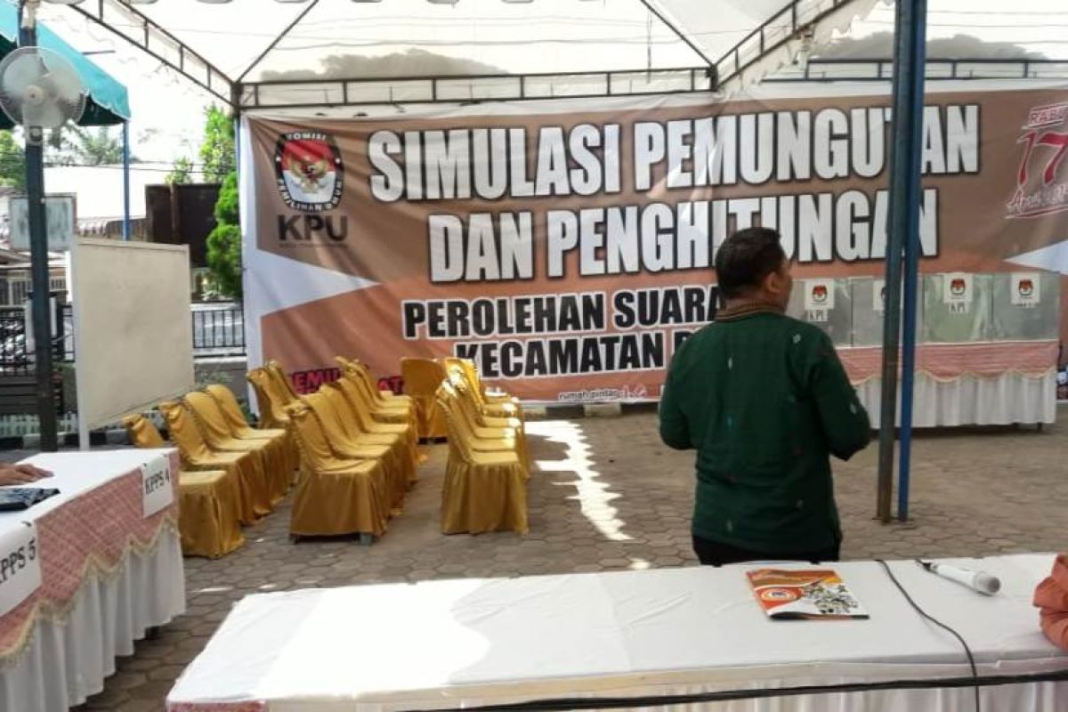 Untuk menyamakan persepsi, KPU Tebing Tinggi simulasi di semua TPS