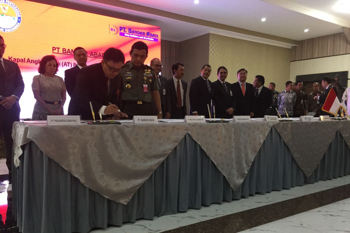 Indonesia signs 22 defense weaponry and construction contracts