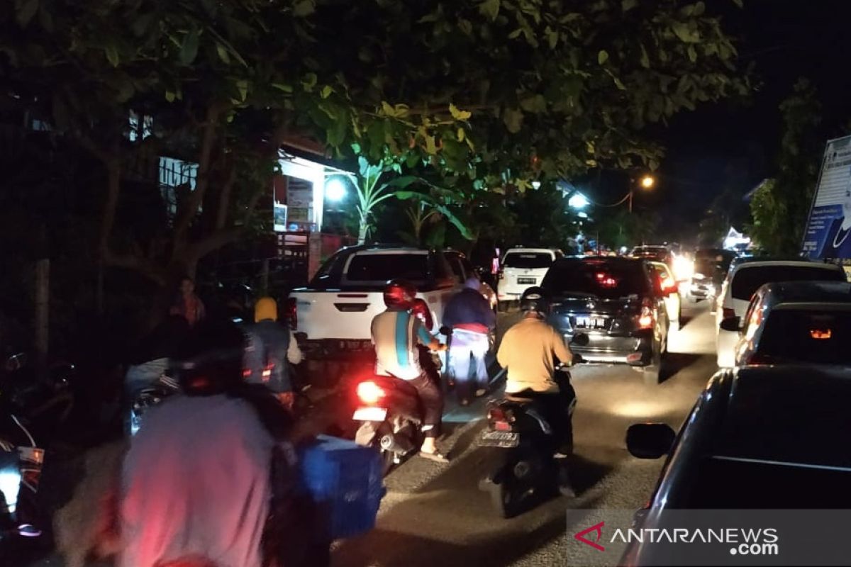 Warga Luwuk Sulteng mengungsi ke Bukit Keles