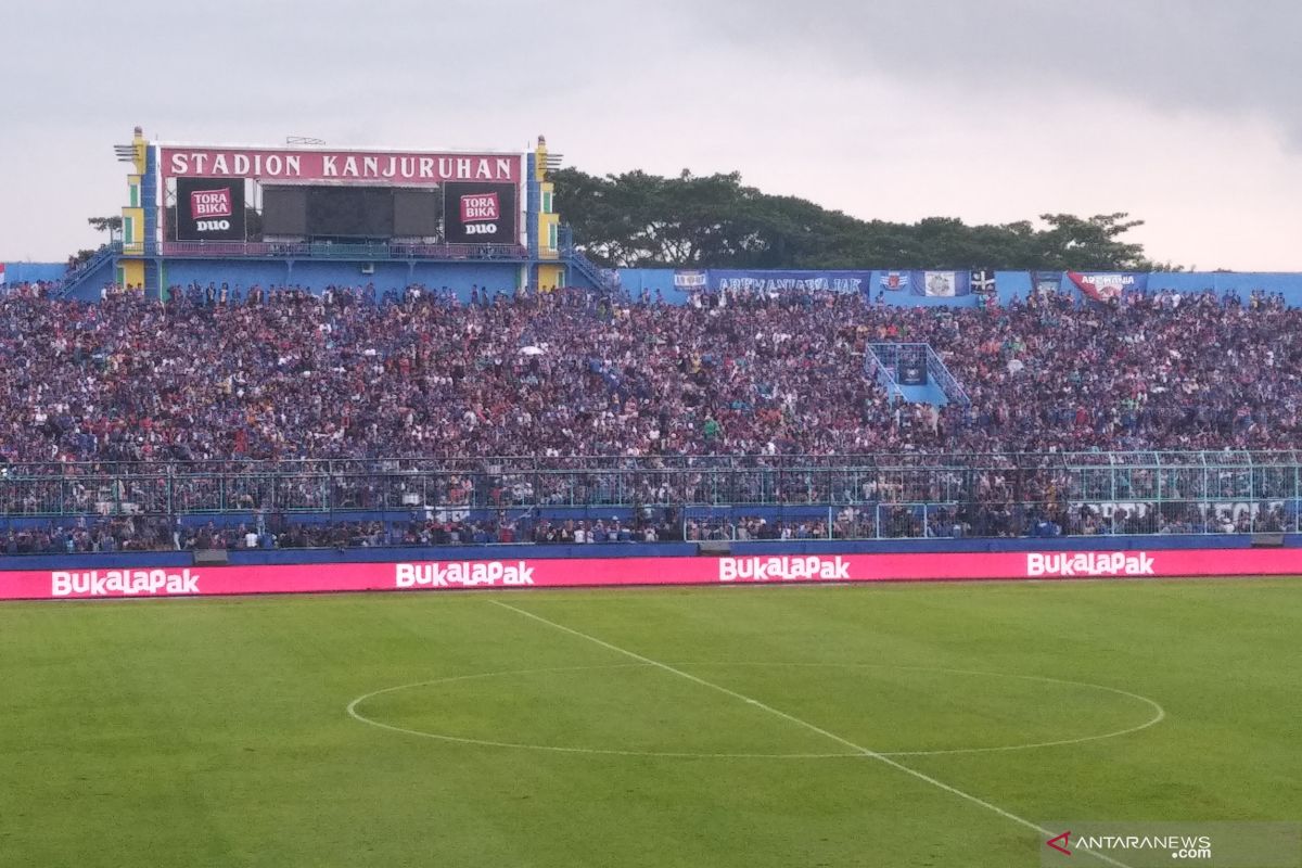 Lagu "Sayang" hibur Aremania sebelum laga final Piala Presiden