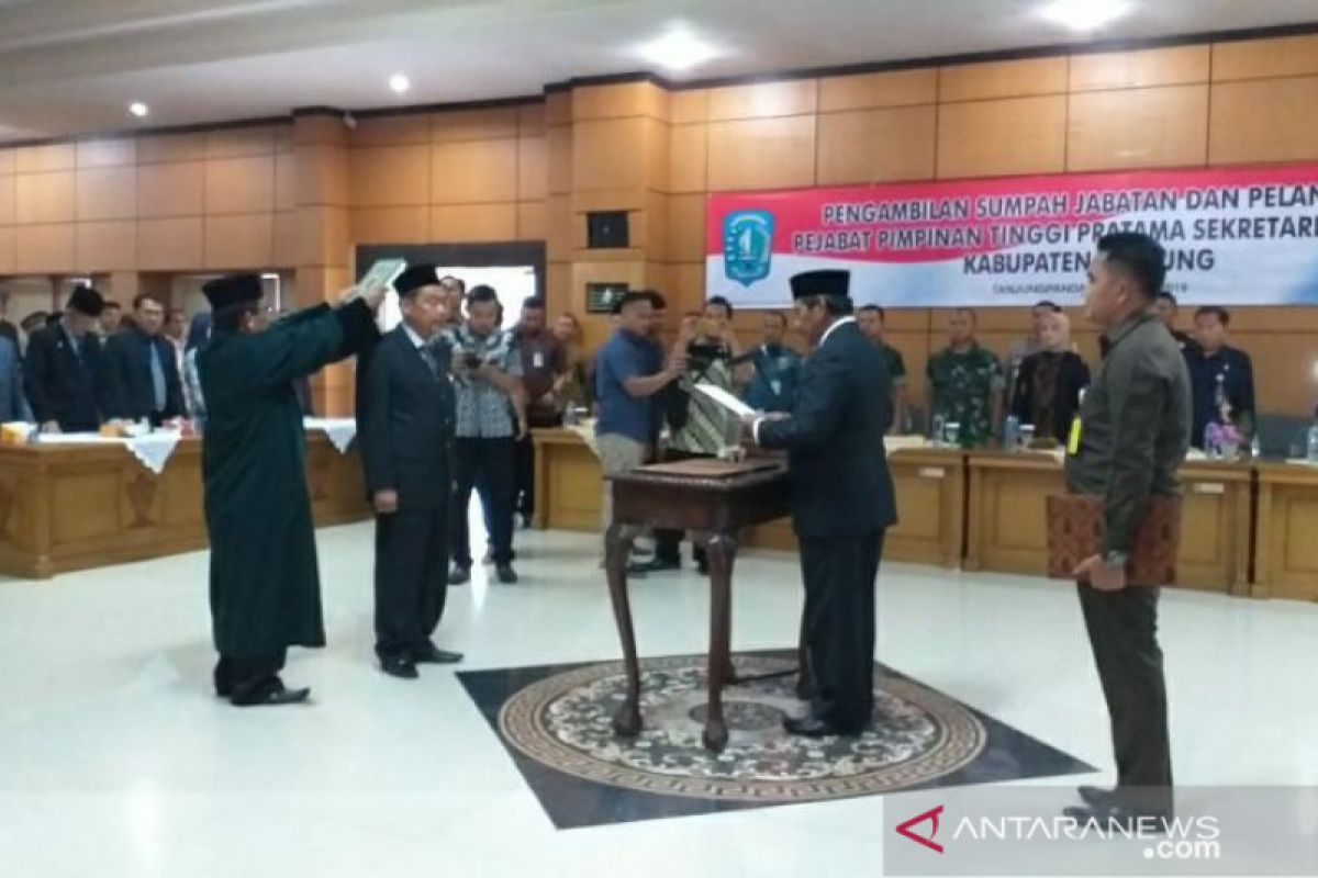 Bupati Belitung lantik MZ Hendra Caya sebagai Sekda baru