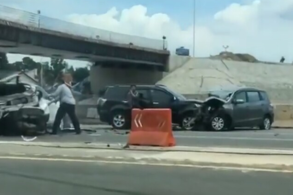 Satu orang tewas dalam tabrakan beruntun di Tol BSD