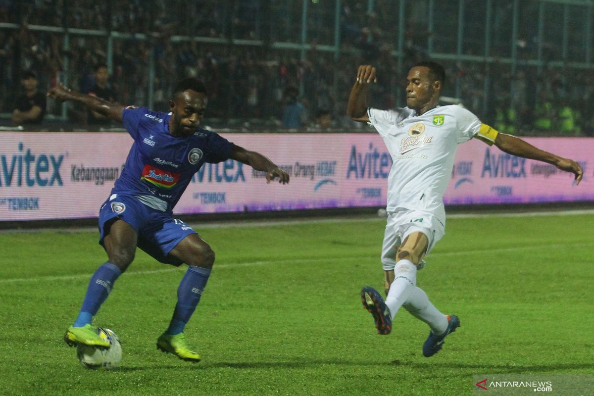 Arema FC boyong Piala Presiden setelah bekuk Persebaya