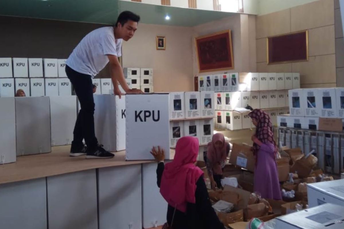 KPU Muarojambi siapkan 61 truk distribusikan logistik Pemilu ke desa