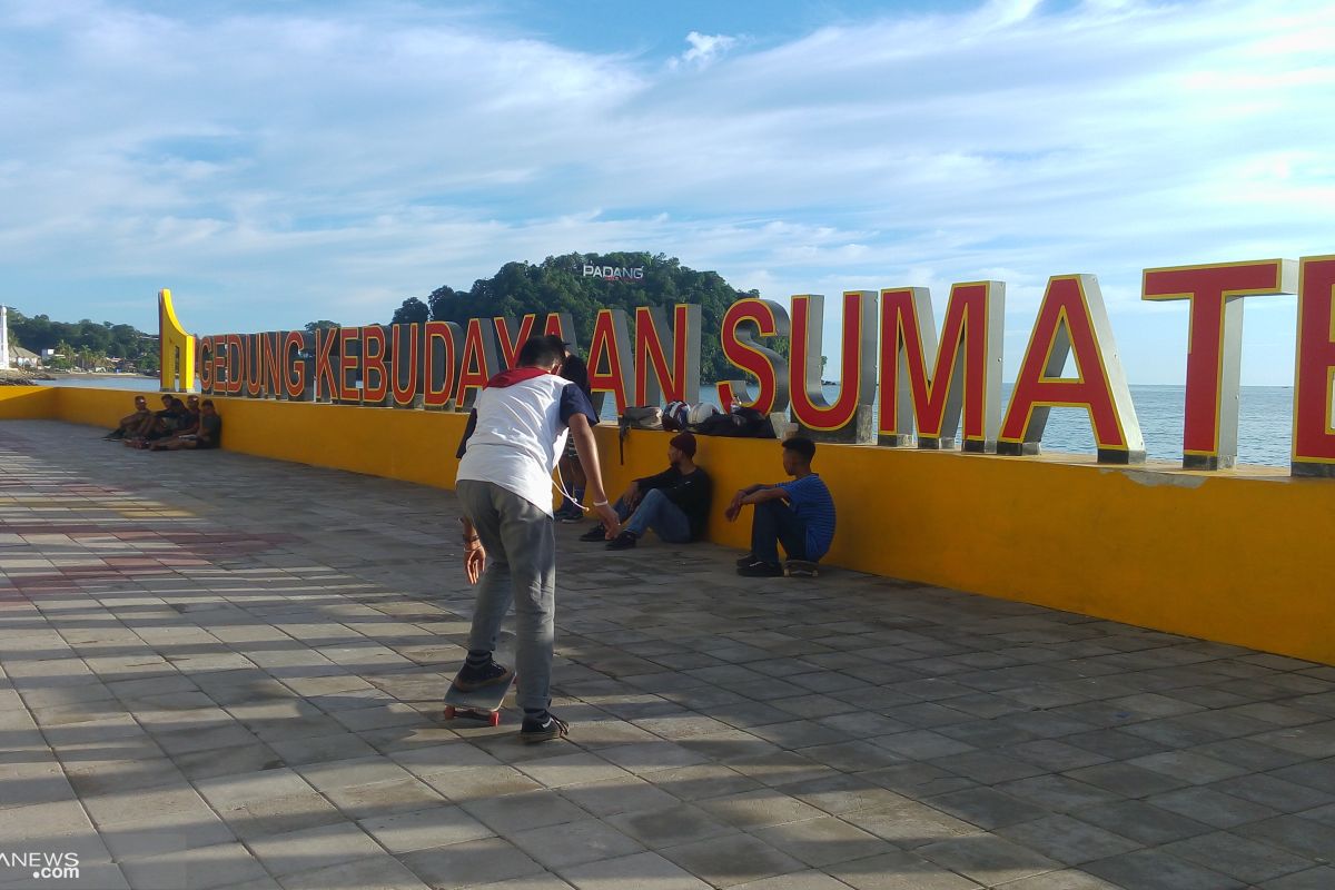 Taman Budaya  Pantai Padang jadi primadona kunjungan warga