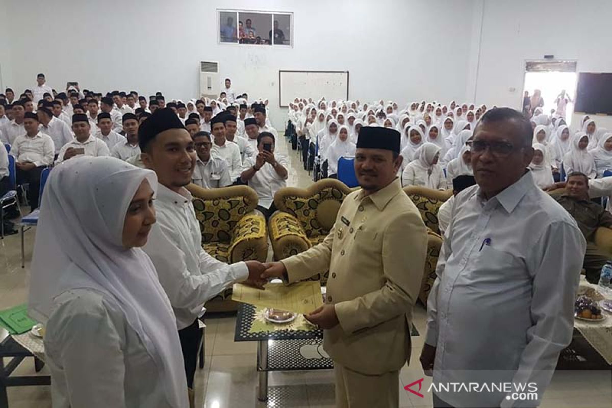 Bupati Aceh Besar Serahkan SK Pengangkatan 263 CPNS