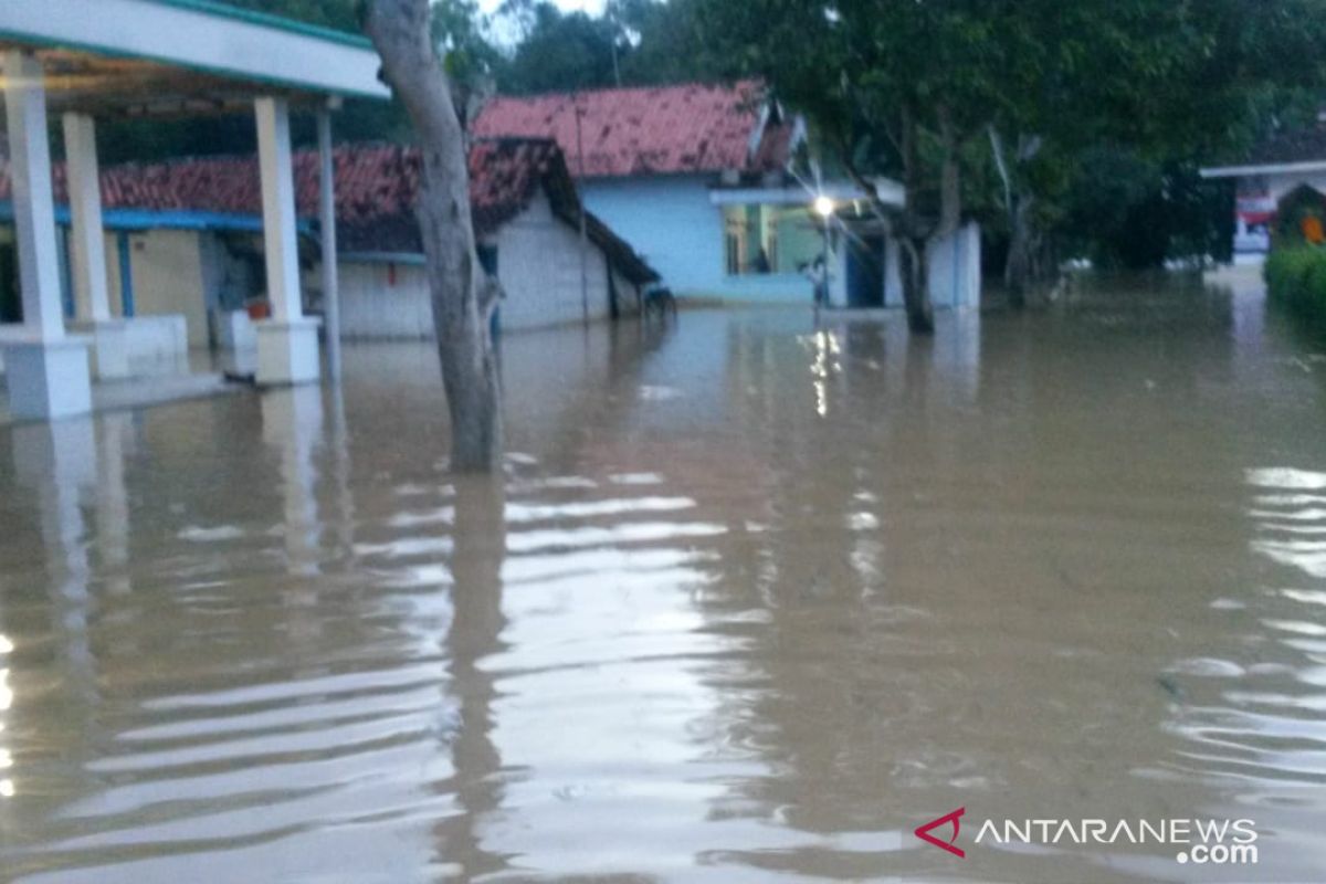 Banjir di Pamekasan kian meluas