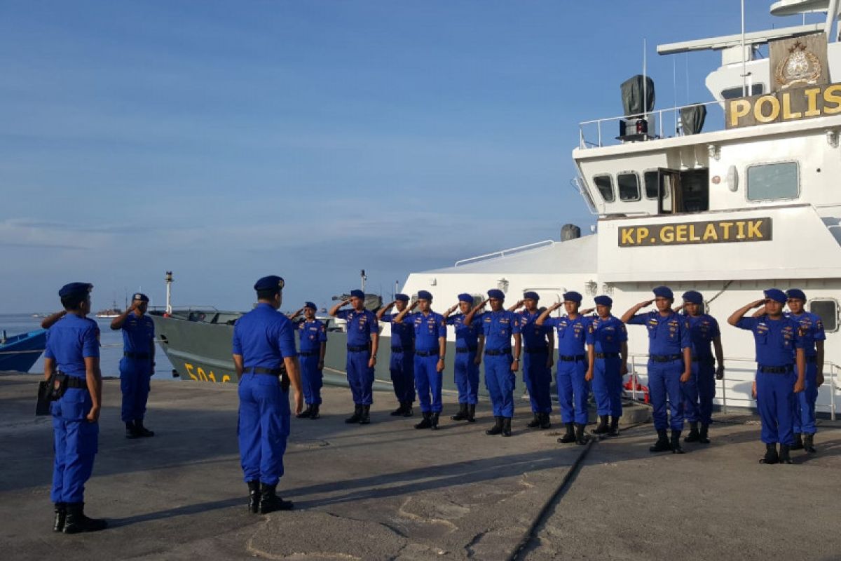 Kapal Gelatik Korpolairud angkut pasukan pengamanan pemilu