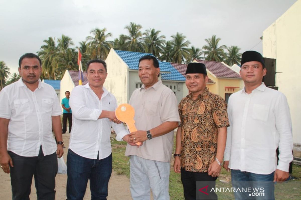 Kementerian PUPR serahkan 50 rumah nelayan di Batahan