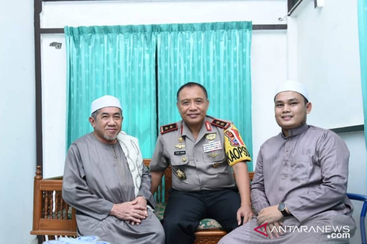 Kapolda Kalsel jaga kedekatan dengan ulama