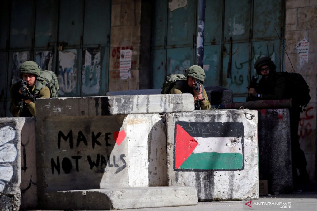 Israel sergap pada malam hari 18 orang Palestina dari Tepi Barat