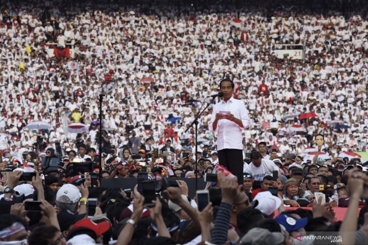 Jokowi: Saya ingin memeluk seluruh pendukung satu pelukan