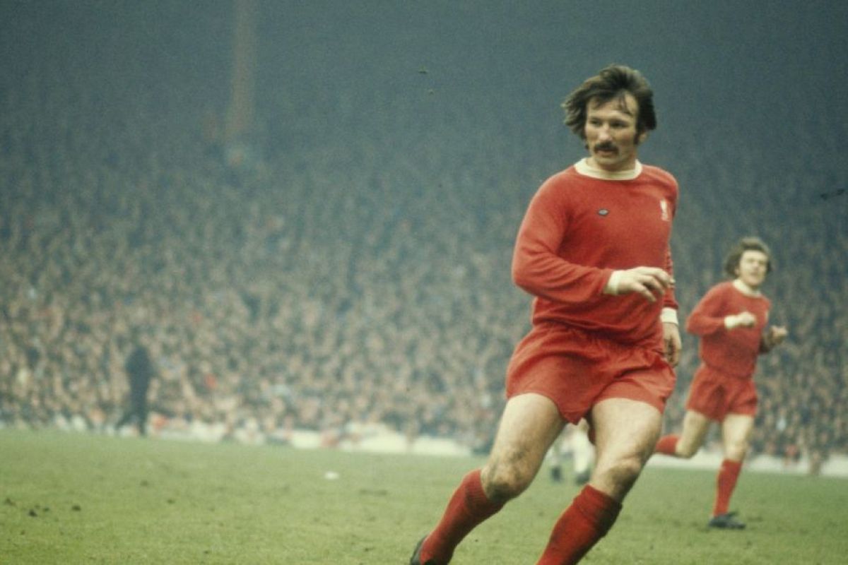 Setelah lama mengida dimensia, legenda Liverpool Tommy Smith meninggal di usia 74 tahun