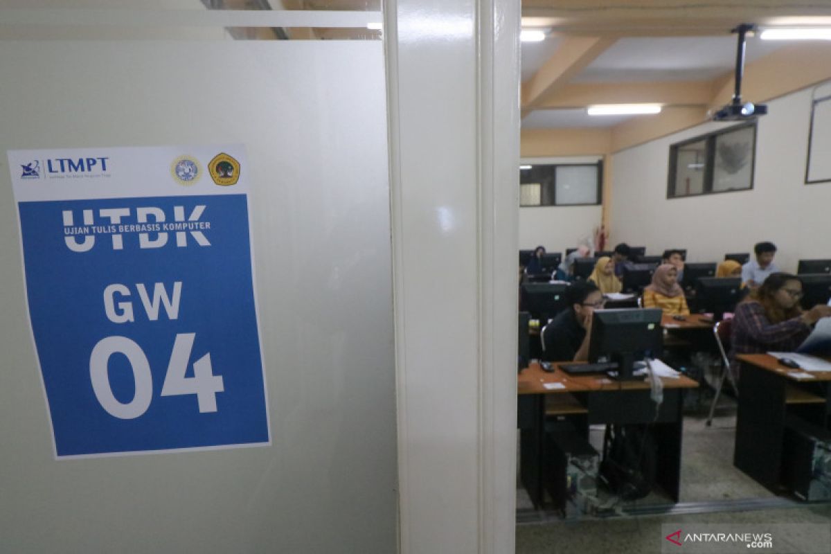 Peserta UTBK dari keluarga tak mampu gratis tes COVID-19 di Surabaya