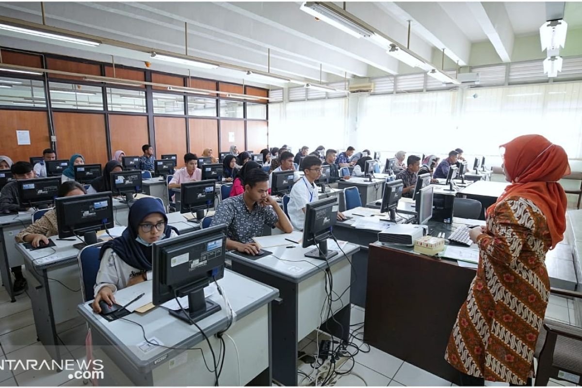 29.123 calon mahasiswa ujian tulis berbasis komputer di Unand